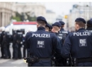«Убить всех евреев!» Женщина с ножом напала на раввина в Вене
