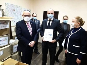Посол Израиля передал харьковской больнице аппараты ИВЛ