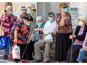 Израиль первым в мире завершил вакцинацию пожилых людей