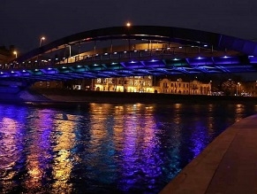 Вильнюсские мосты осветили в цвета израильского флага