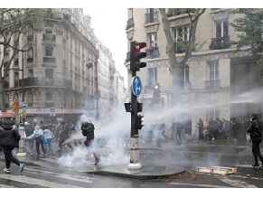 Водометы, газ и раненые полицейские: в Лондоне и Париже прошли антиизраильские акции