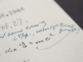 Продано письмо Альберта Эйнштейна со знаменитой формулой E = mc2 