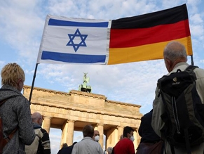 В партии Меркель предлагают исключить натурализацию антисемитов в Германии