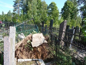 Последствия непогоды на еврейском кладбище Витебска
