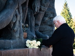 Президент Германии почтил память жертв нацизма в Корюковке