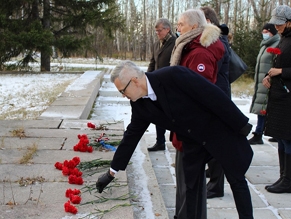 Дипломаты ЕС почтили память жертв сталинских репрессий