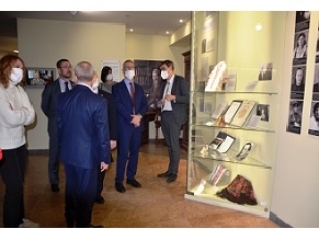 Посол Израиля в Украине посетил Музей «Память еврейского народа и Холокост в Украине» в Днепре