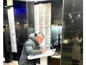 Михаэль Бродский почтил память жертв Холокоста в мемориальном центре Дробицкий Яр