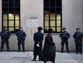 Еврейские общины США и Канады начали укреплять синагоги из-за опасений терактов