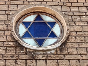 В Гиват-Зэеве неизвестные разгромили синагогу