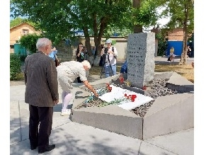 Министр ФРГ в Одессе возложила цветы к мемориалу жертвам Холокоста