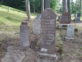 Восстановлено еврейское кладбище в Латвии