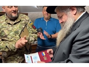 Министерство обороны Украины наградило раввина Моше Асмана орденом «Слава Украине»