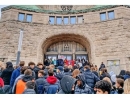 Немецкие школьники провели демонстрацию против антисемитизма у старой синагоги в Эссене