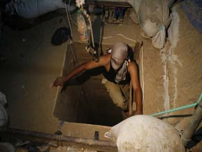 Fatwa bans work in Gaza Strip tunnels