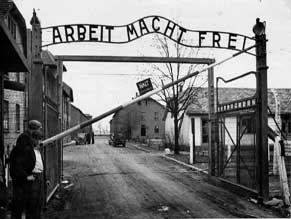 Three confess to Auschwitz theft